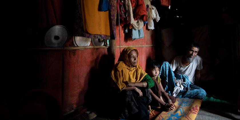 Eine Familie der Rohingya im Flüchtlingscamp Kutupalong Rohingya in Bangladesch. UN Photo: KM Asad